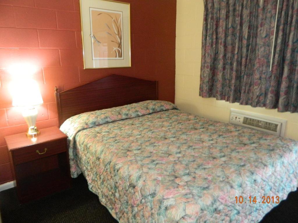 Relax Inn - Cottage Grove Room photo